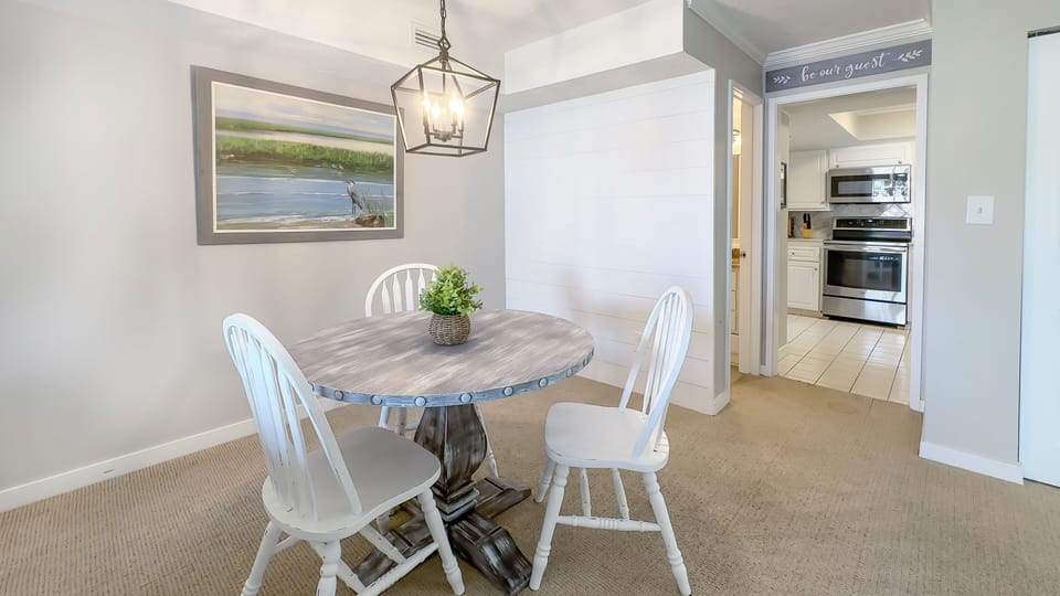Villa, 1 King Bed, Kitchen (955 Cutter Court) | Dining