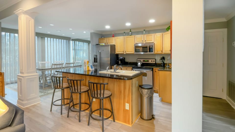 Villa, Multiple Beds, Kitchen (1264 Harbour Town Club) | Private kitchen | Coffee/tea maker, dining table