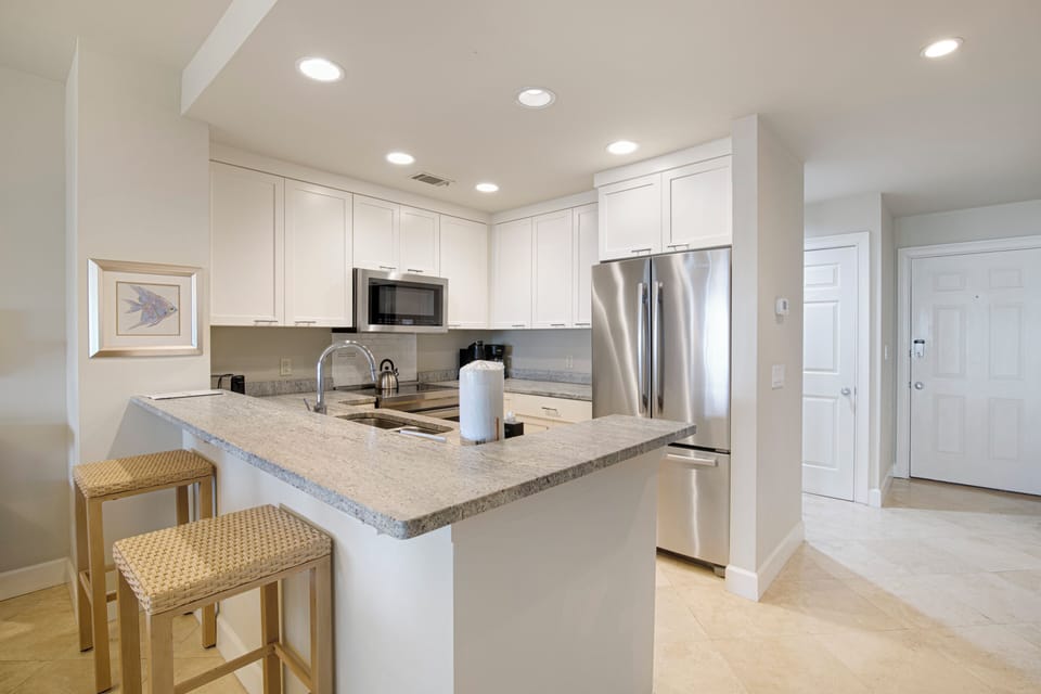 Coffee/tea maker, dining tables