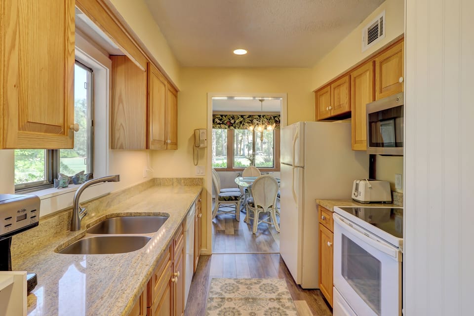 Villa, Multiple Beds, Kitchen, Golf View (2362 Racquet Club) | Private kitchen | Coffee/tea maker, dining table