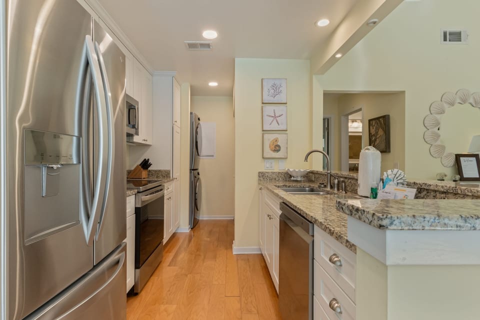 Villa, 1 King Bed with Sofa bed, Kitchen, Garden View (2370 Racquet Club) | Private kitchen | Coffee/tea maker, dining tables