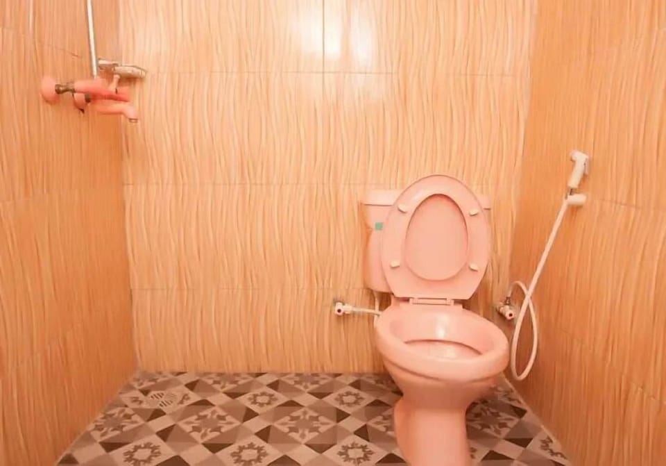 Deluxe Room, Balcony, City View | Bathroom | Free toiletries, hair dryer, towels, soap