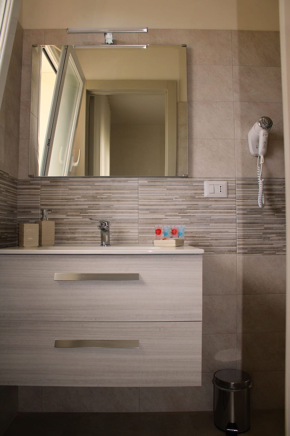 Deluxe Room, Garden View | Bathroom | Bidet