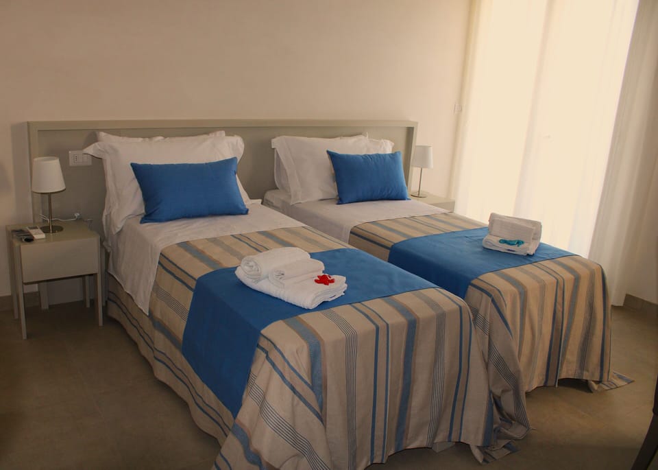 Double or Twin Room, Garden View | In-room safe, free WiFi