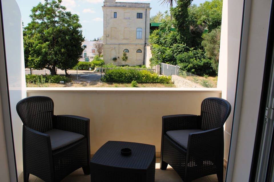 Double or Twin Room, Garden View | Interior