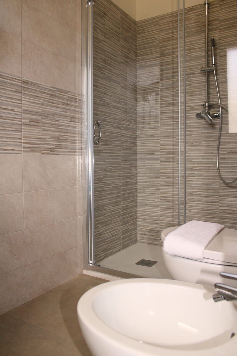 Deluxe Room, Garden View | Bathroom | Bidet