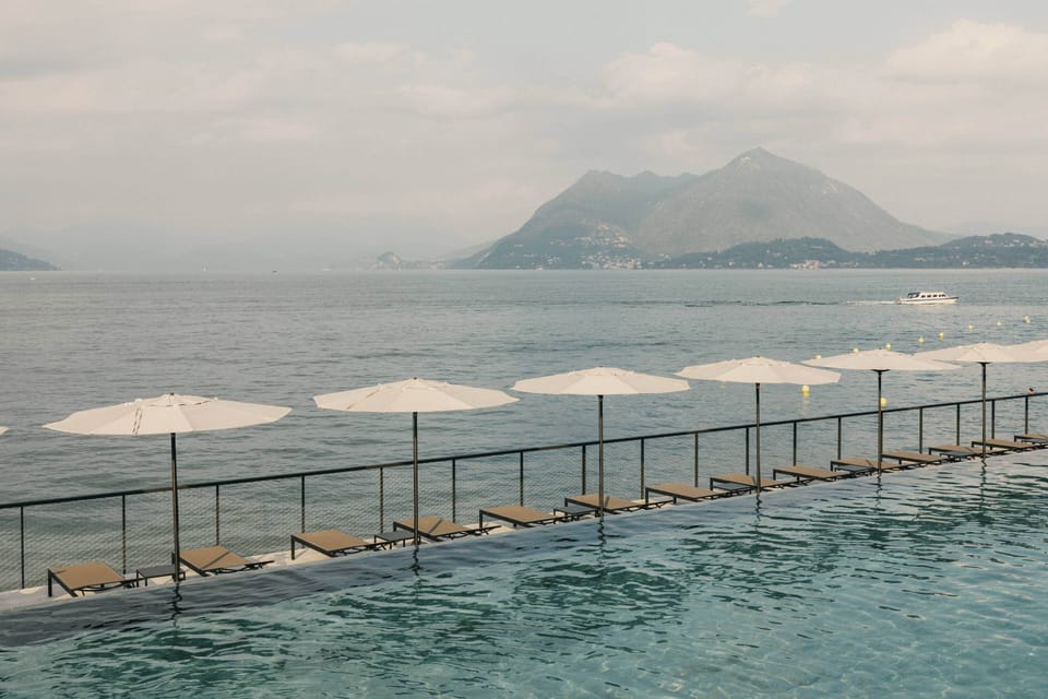 Seasonal outdoor pool, pool umbrellas, sun loungers