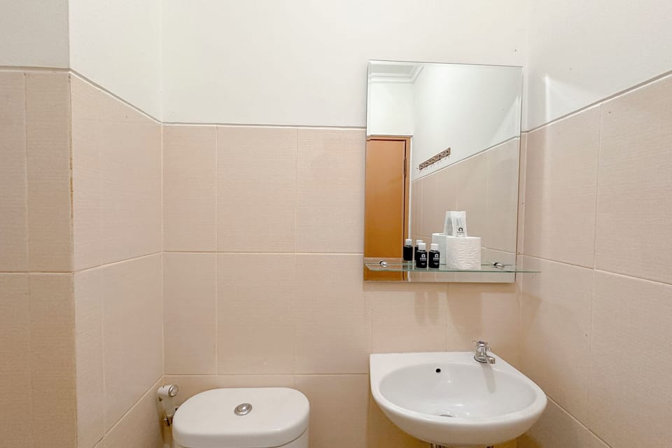 Comfortable Stay and Good Place Studio at Bale Hinggil Apartment Apartment in Surabaya