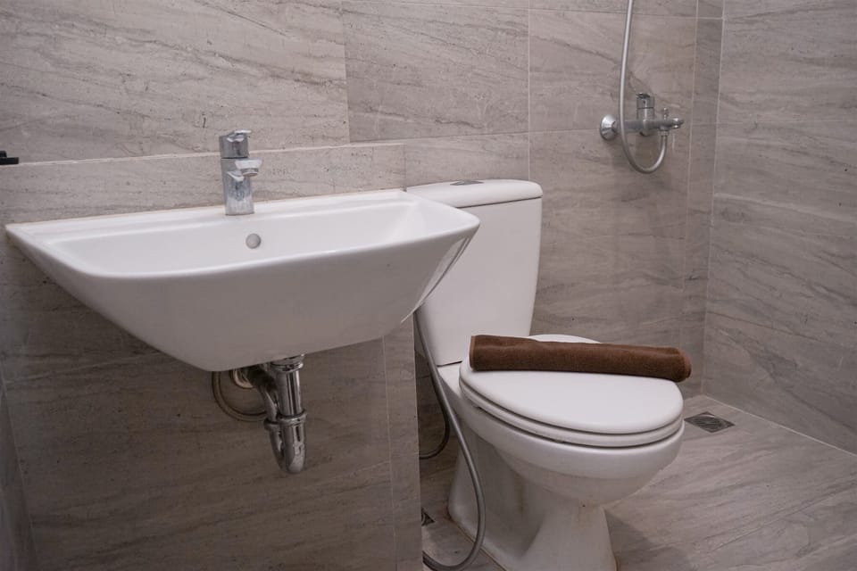 Good Deal and Comfy Studio at Collins Boulevard Apartment Apartment in Indonesia