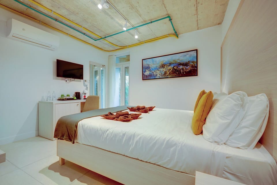 Economy Double Room | Minibar, in-room safe, blackout drapes, free WiFi