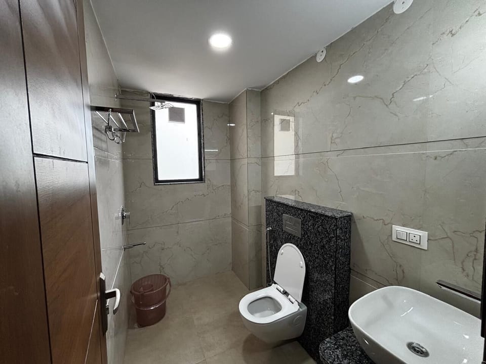 Deluxe Studio, Balcony | Bathroom | Separate tub and shower, free toiletries, towels, soap