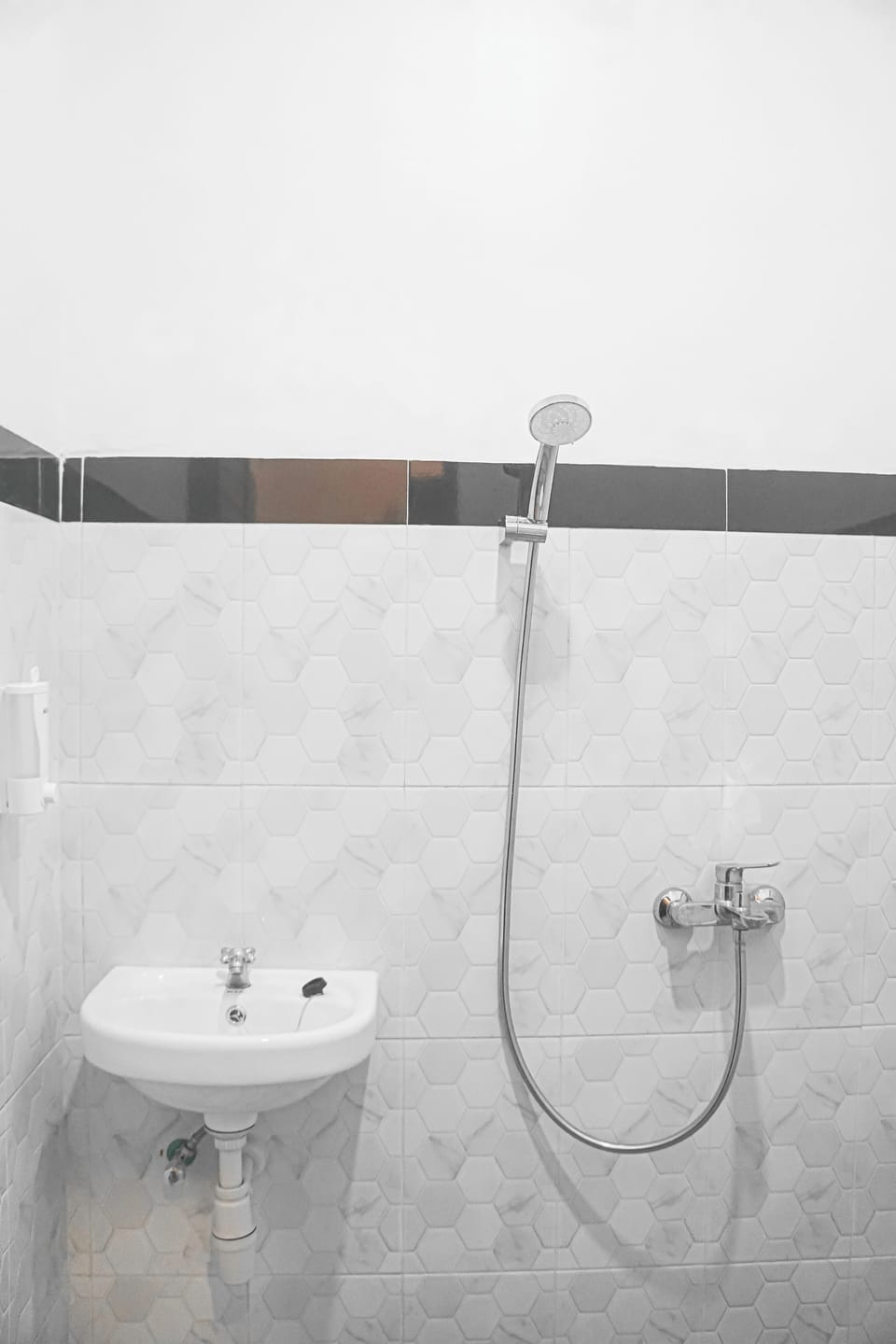 Shower, free toiletries, towels, soap
