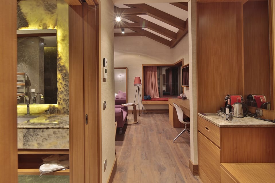 Loft Suit (Aja) | Egyptian cotton sheets, premium bedding, down comforters, minibar