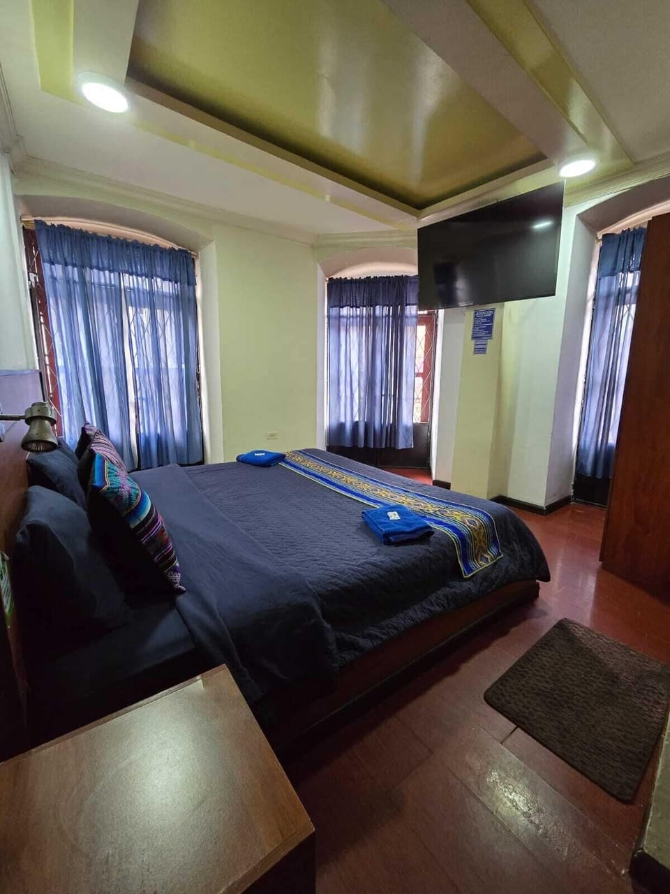 Room, 1 King Bed, Private Bathroom | Soundproofing, WiFi (free)
