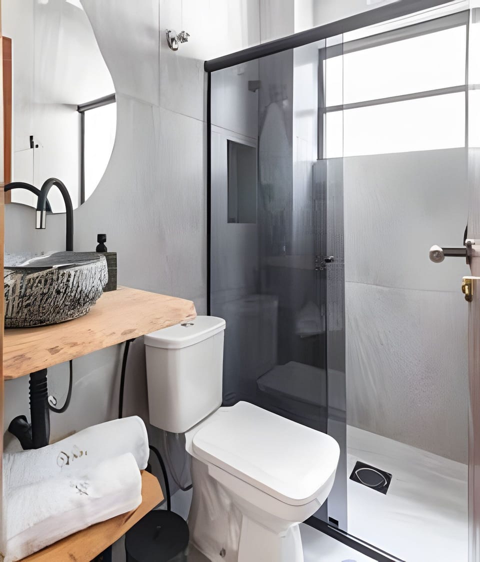 Apartment | Bathroom | Shower, free toiletries, hair dryer, towels