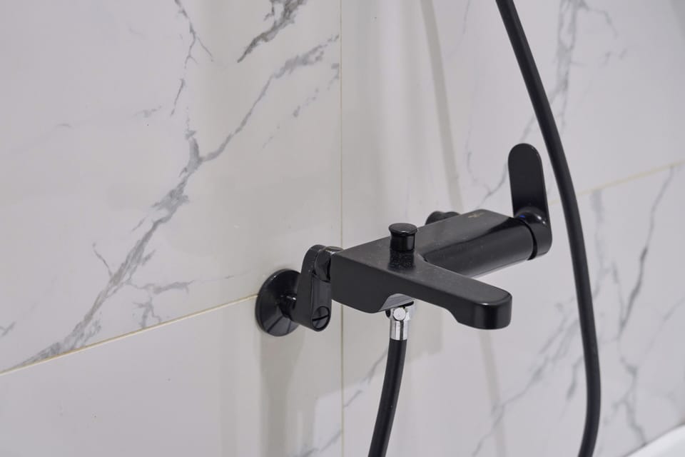 Deluxe Double Room | Bathroom | Hair dryer, bathrobes, slippers, bidet