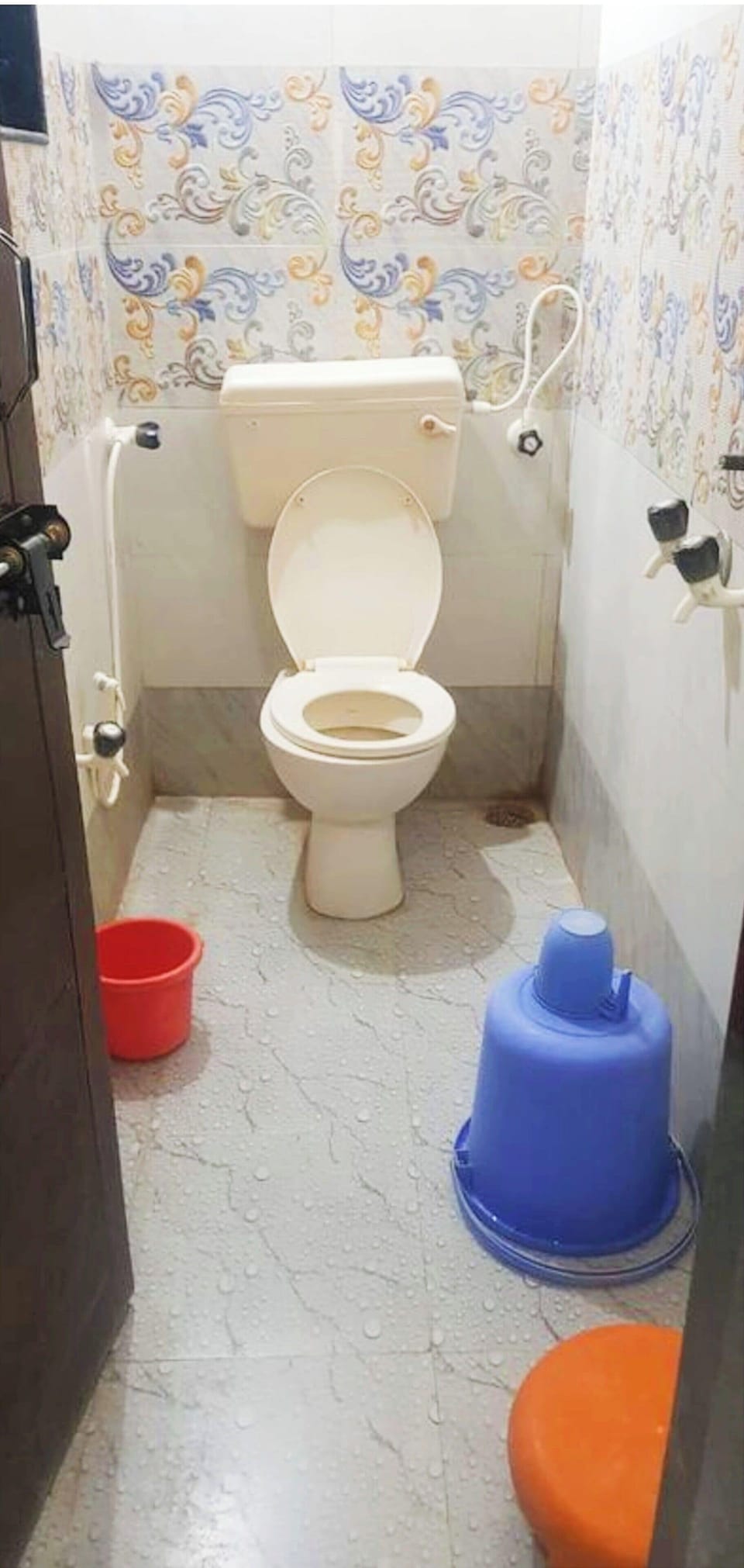 Deluxe Double Room | Bathroom | Shower, free toiletries, slippers, soap
