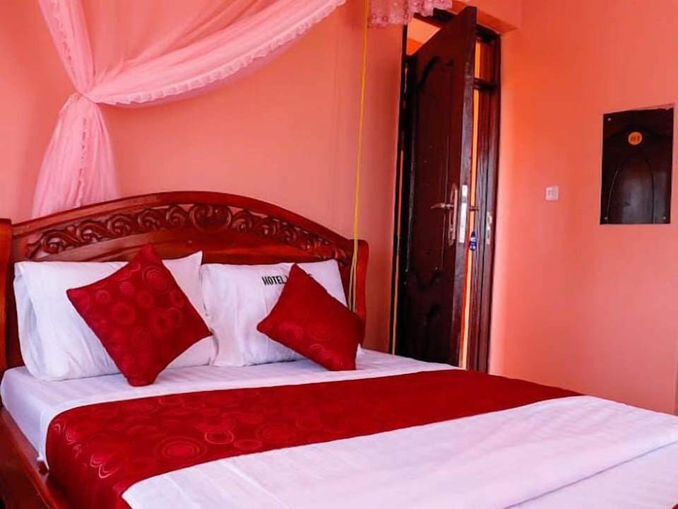Deluxe Double Room, City View | Free WiFi, bed sheets