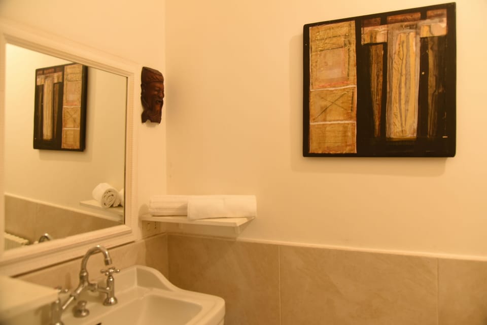 Classic Apartment, Patio | Bathroom | Shower, hair dryer, bidet, towels