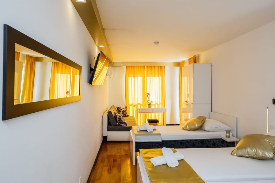 Standard Triple Room | Desk, blackout drapes, free WiFi, bed sheets