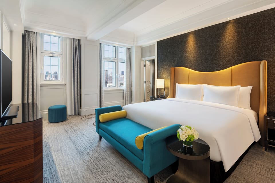 Deluxe Suite - Cathay Building | Down comforters, minibar, in-room safe, desk
