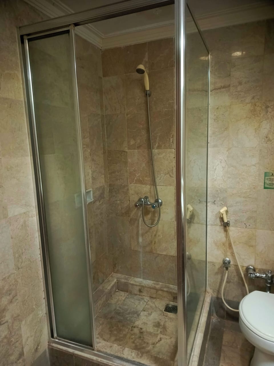 Standard Twin Room | Bathroom | Shower, bidet, towels, soap