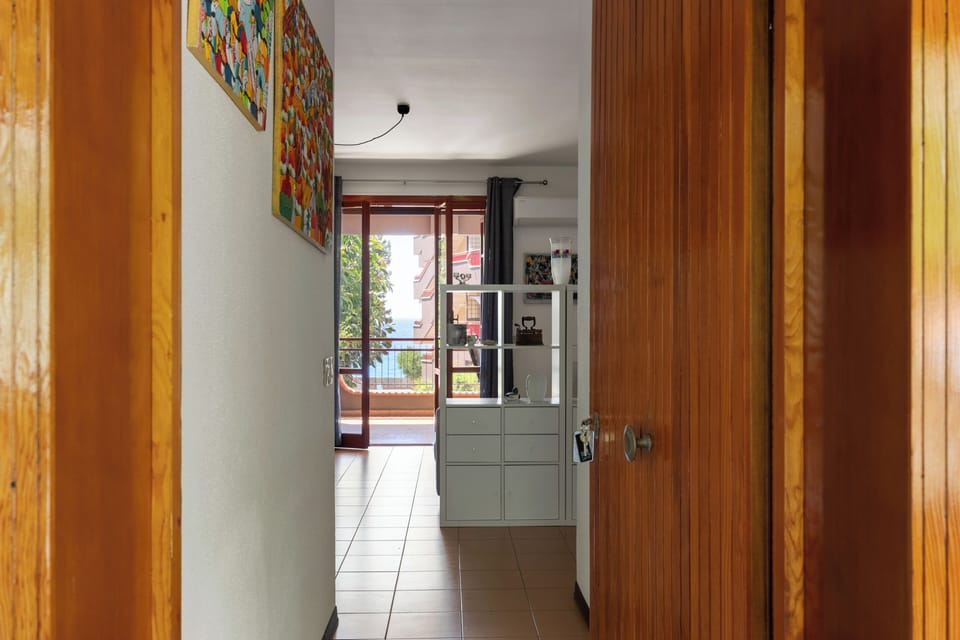 Comfort Apartment | Living room | Flat-screen TV