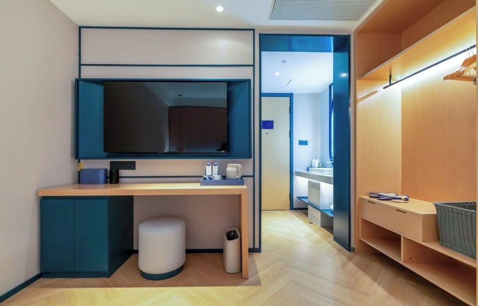 Comfort Single Room, City View | Select Comfort beds, desk, laptop workspace, blackout drapes