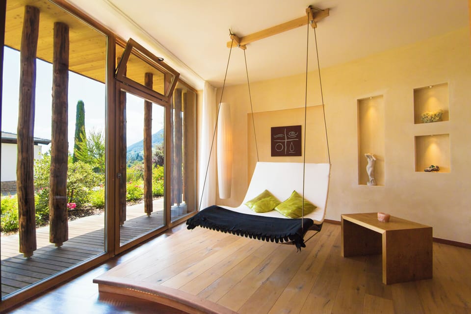 Couples treatment rooms, hot tub, steam room, body treatments