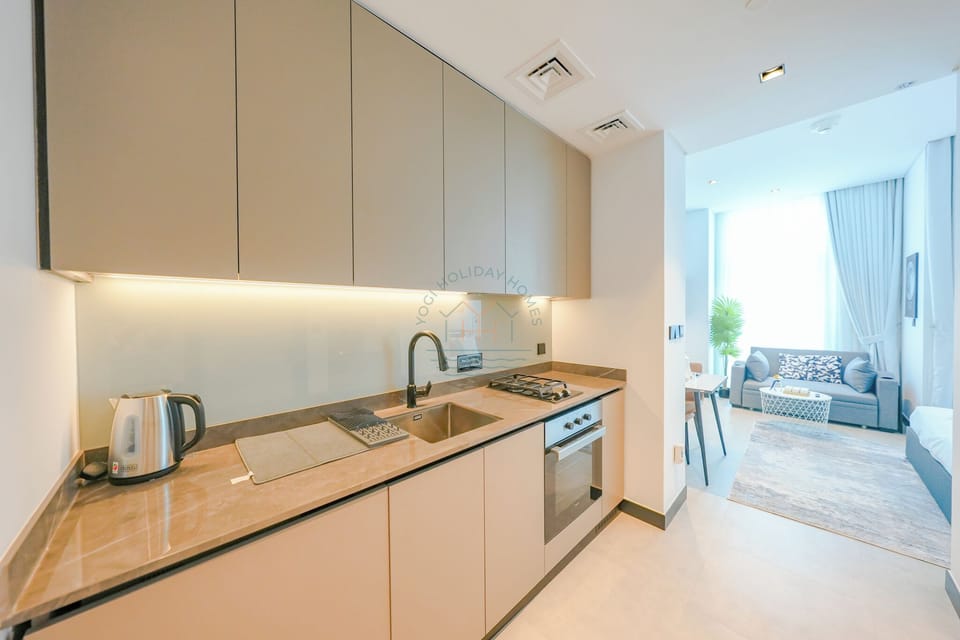 Deluxe Apartment, City View | Private kitchen | Electric kettle, toaster