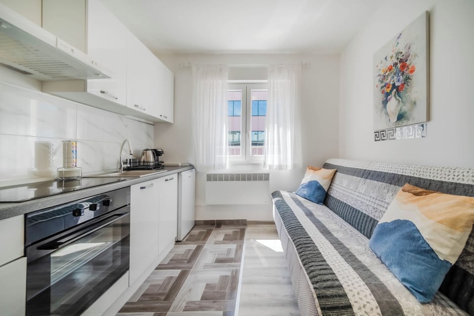 Family Apartment, 1 Bedroom, Microwave (Rooftop Terrace Apartment) | Private kitchen