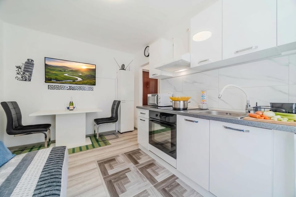Family Apartment, 1 Bedroom, Microwave (Rooftop Terrace Apartment) | Private kitchen
