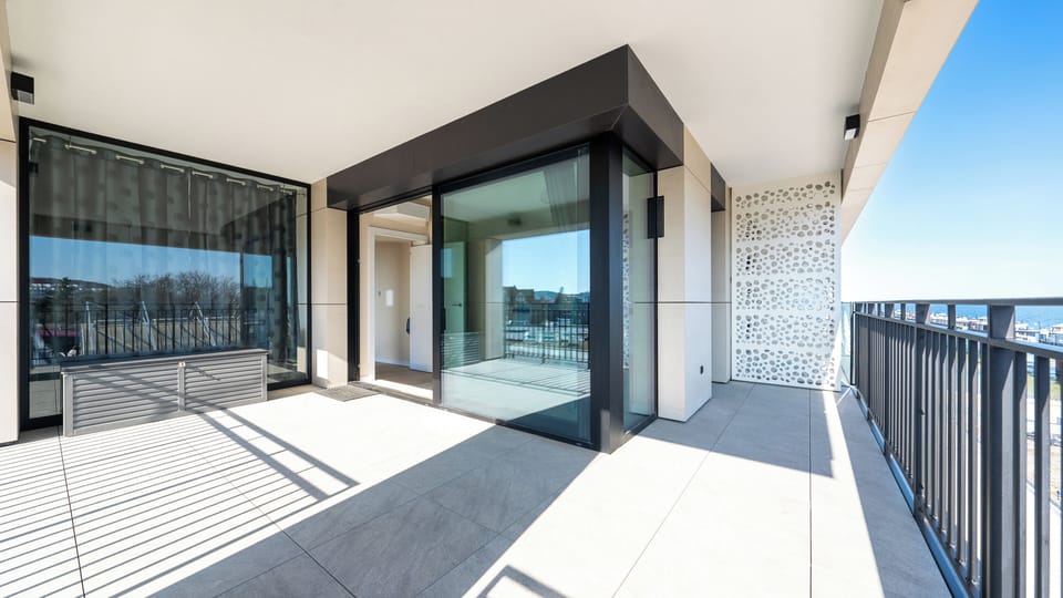 Apartment (216B) | Balcony