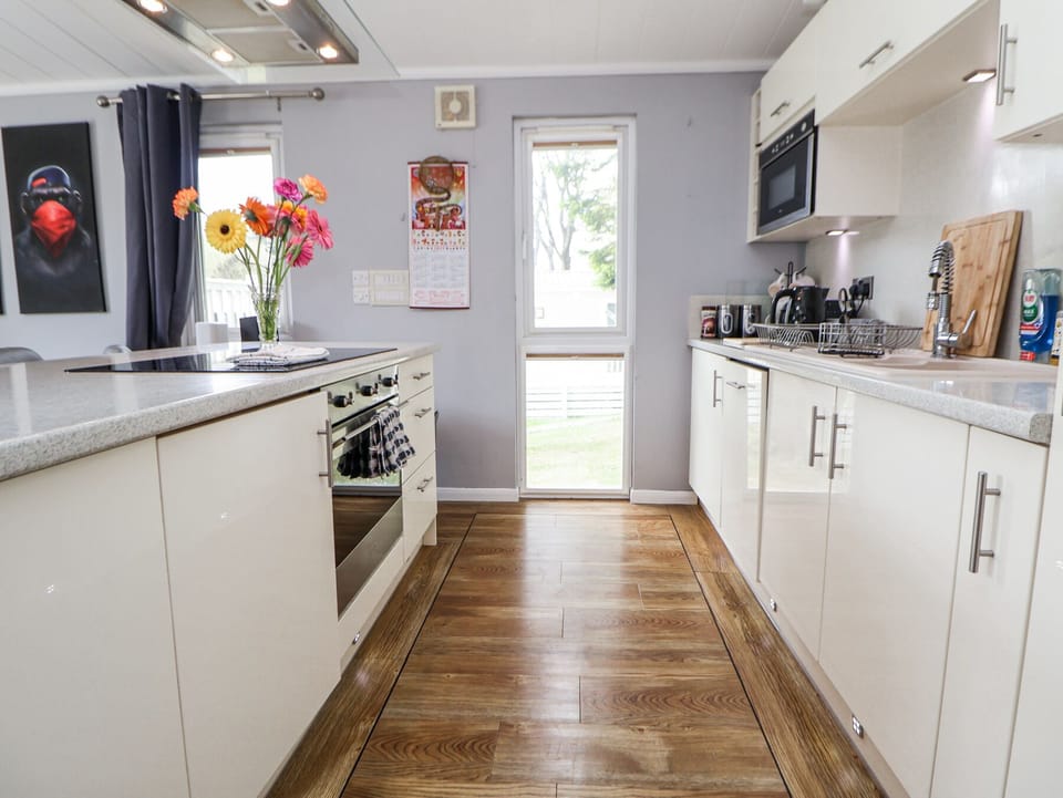 Fridge, microwave, dishwasher, cookware/dishes/utensils
