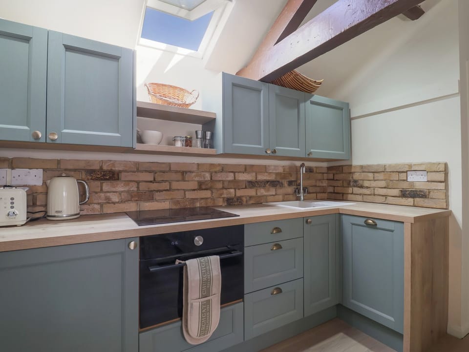 Fridge, dishwasher, cookware/dishes/utensils