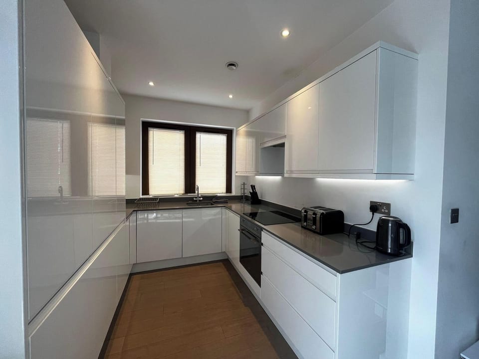 Apartment | Private kitchen | Fridge, microwave, oven, stovetop