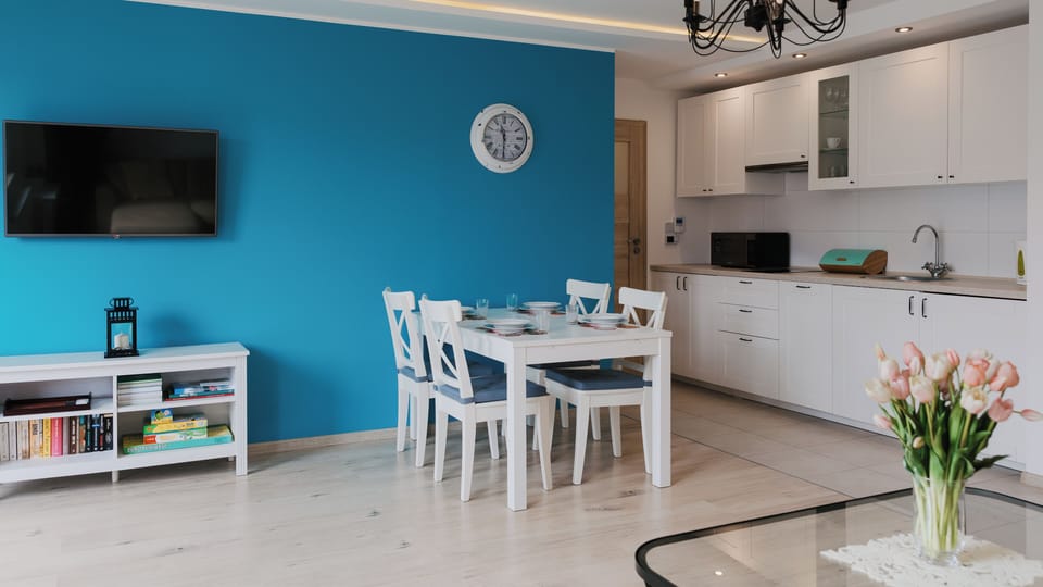 Apartment (25) | Private kitchen | Fridge, stovetop, electric kettle, cookware/dishes/utensils