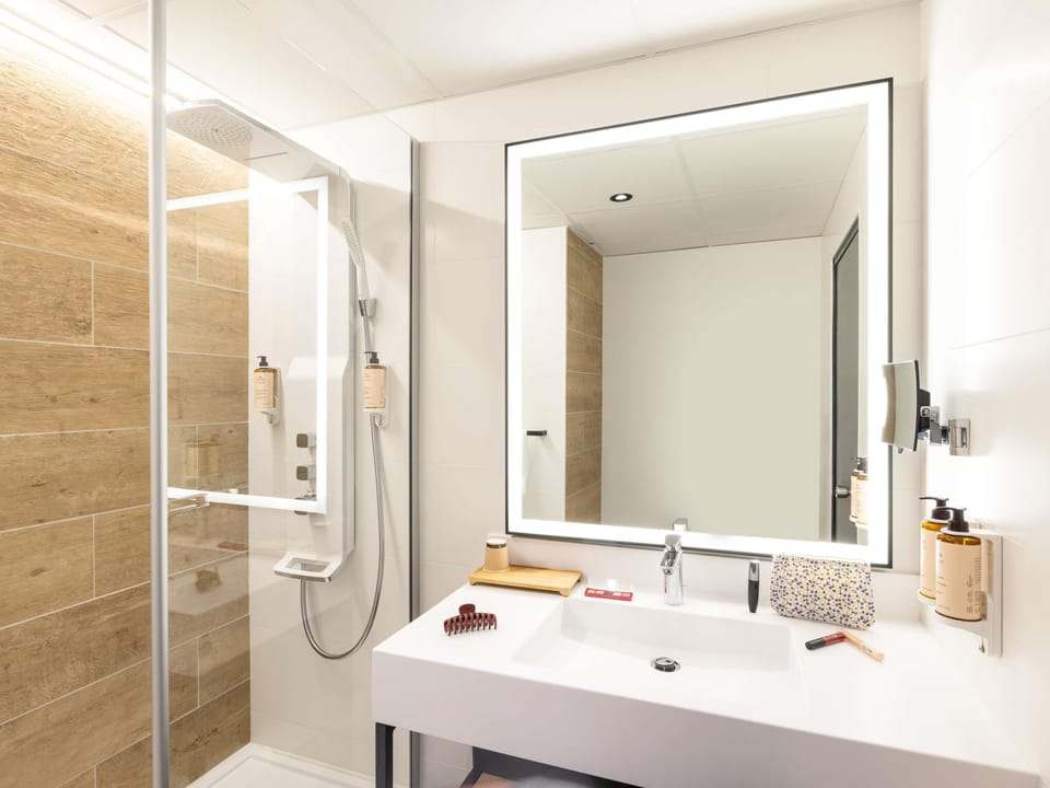 Premium bedding, pillowtop beds, in-room safe, desk