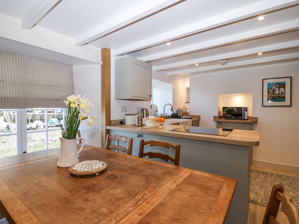 Cottage | Dining