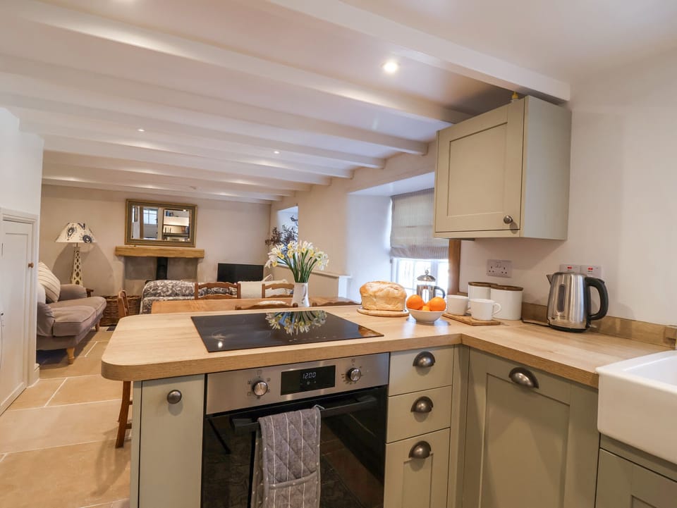 Cottage | Private kitchen | Fridge, microwave, dishwasher, toaster