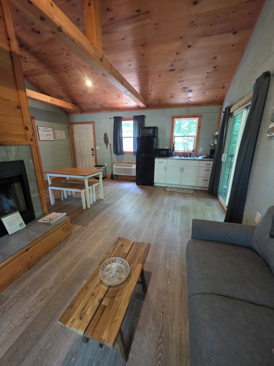 Traditional Cabin | Iron/ironing board, free WiFi