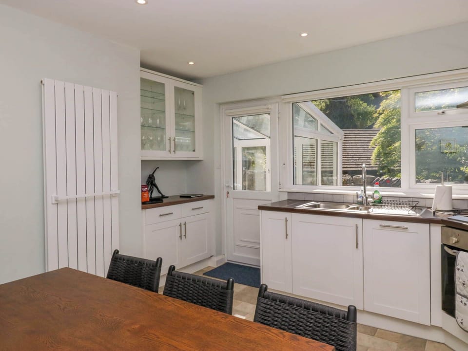 Fridge, microwave, dishwasher, toaster