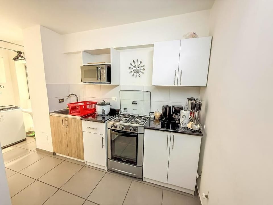 Comfort Apartment, 3 Bedrooms, Balcony, Beach View | Private kitchen