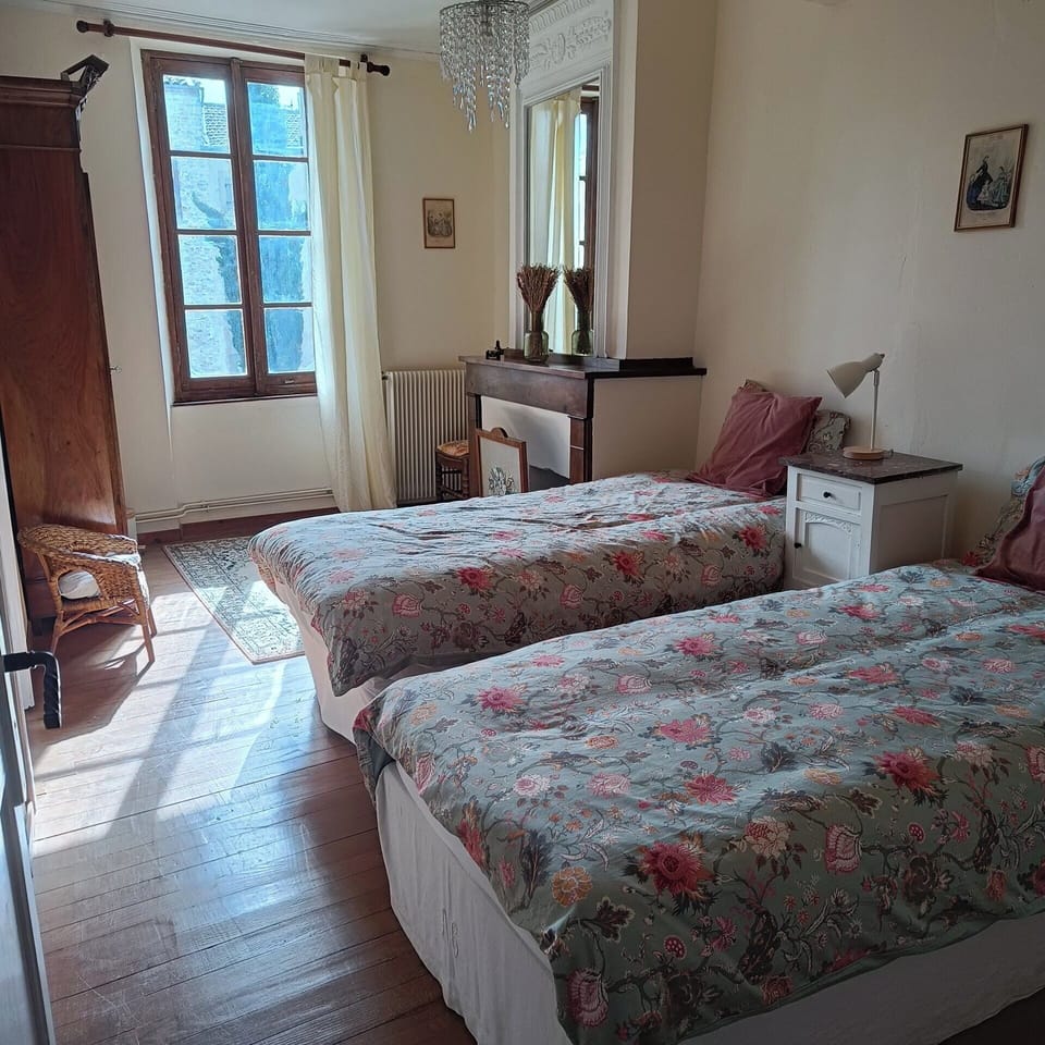 Family Suite, Courtyard View | Free minibar items, cribs/infant beds, free WiFi, bed sheets