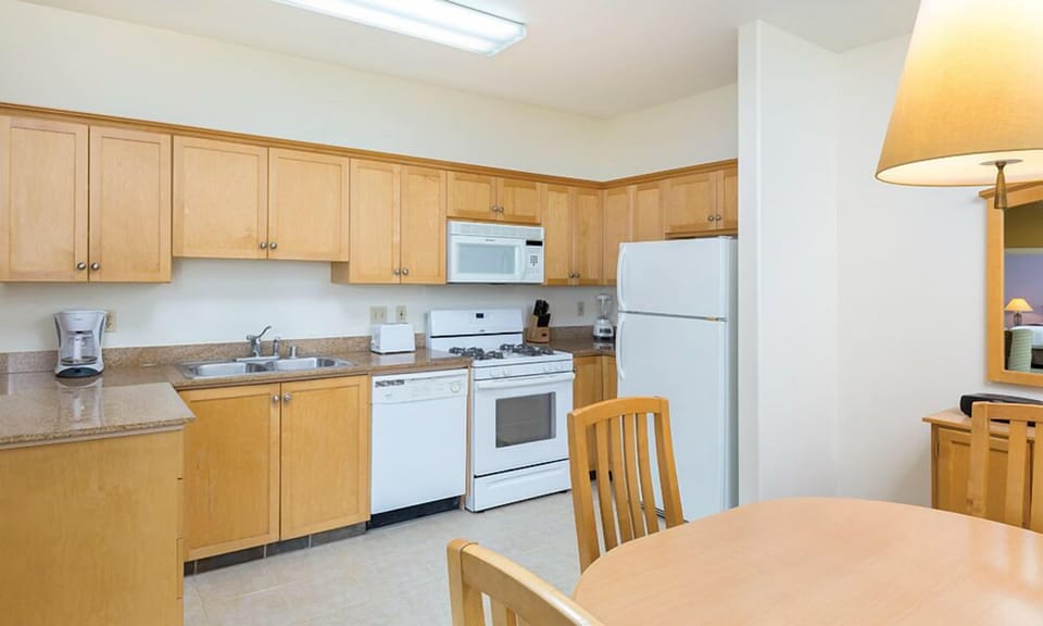 Standard Condo, 1 Bedroom, Non Smoking, Kitchen | Private kitchen | Coffee/tea maker