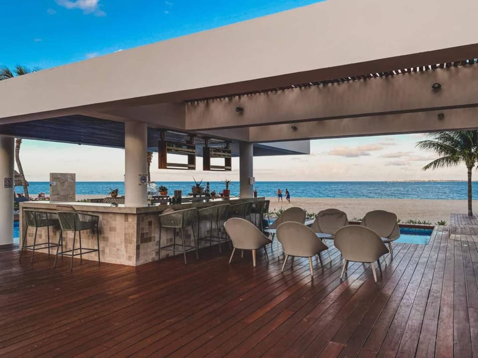 Apartment, 3 Bedrooms, Accessible, Balcony | Bar (on property)