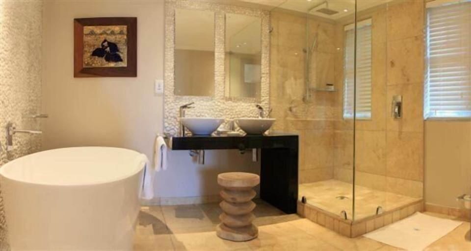 Separate tub and shower, free toiletries, hair dryer, bathrobes