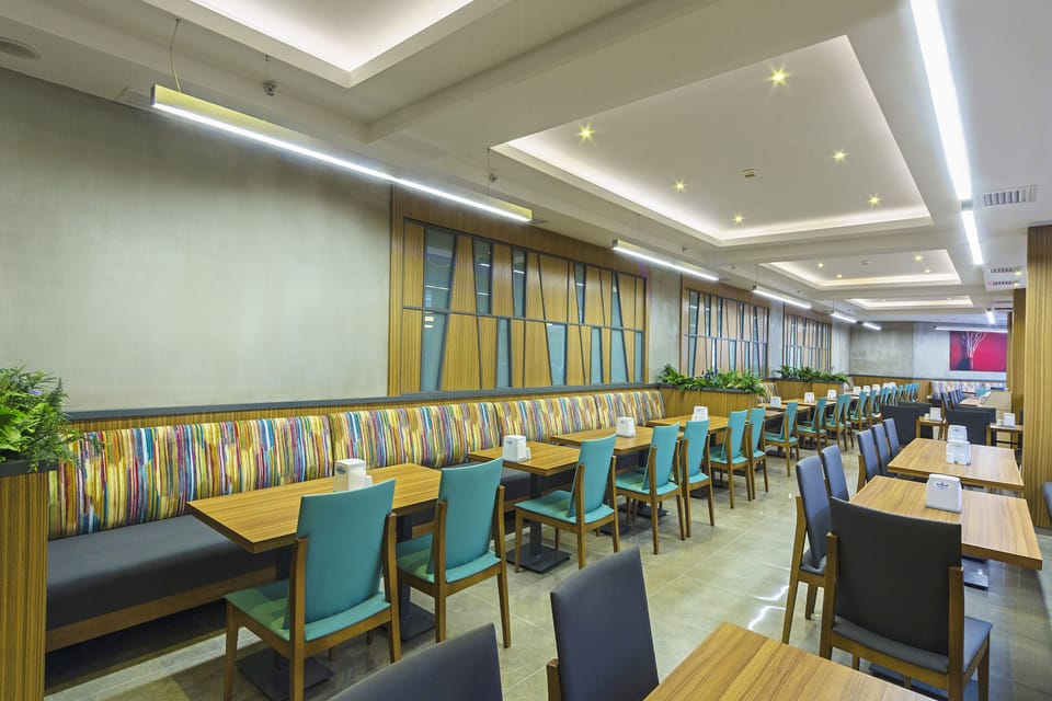 2 restaurants, breakfast, lunch, dinner served; international cuisine