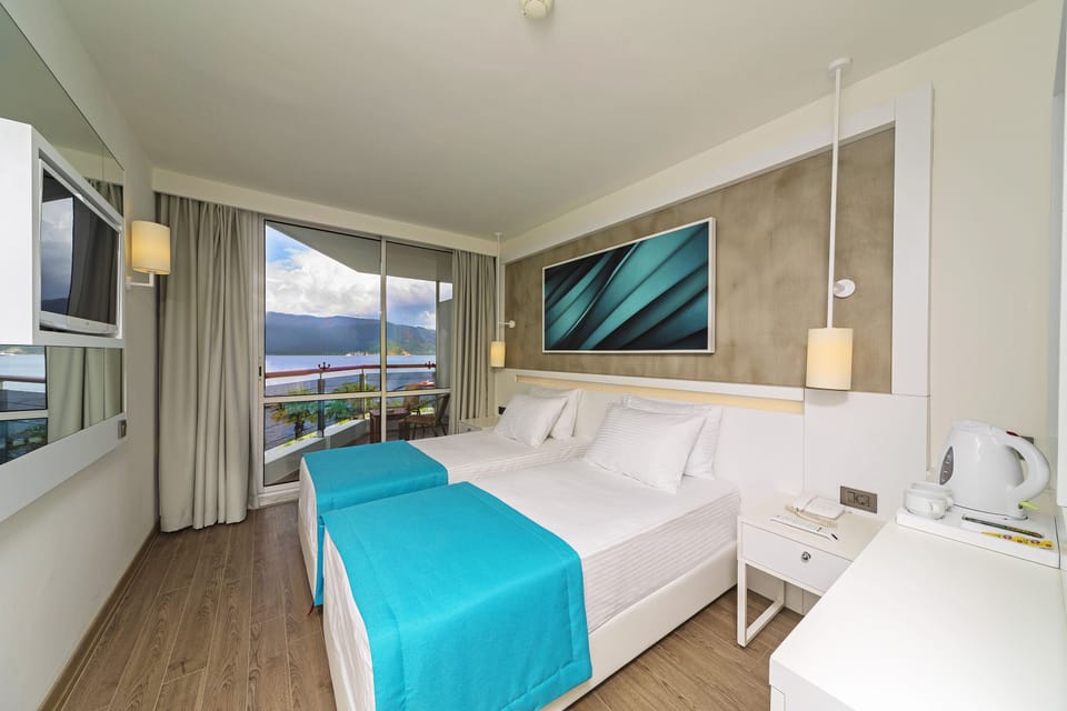 Standard Double or Twin Room, Sea View | Premium bedding, minibar, free WiFi, bed sheets