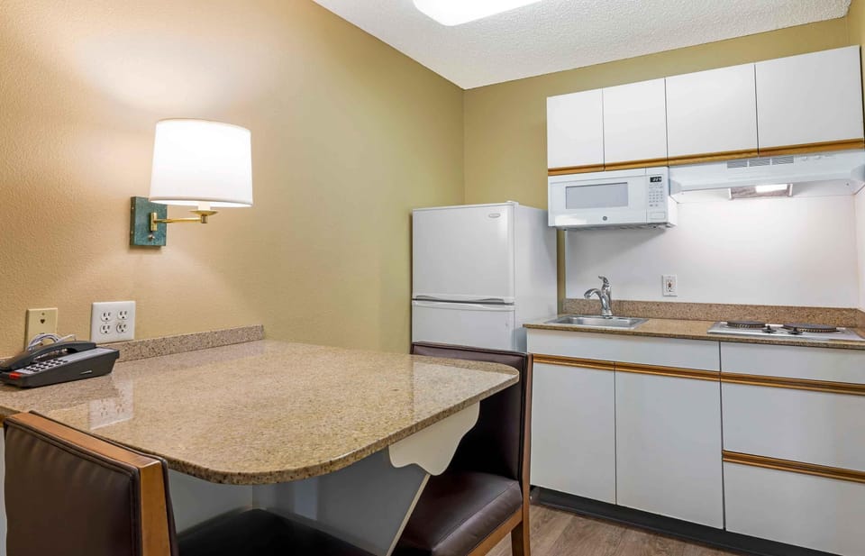 Studio, 1 Queen Bed, Non Smoking | Private kitchen | Coffee/tea maker, fridge, microwave, stovetop